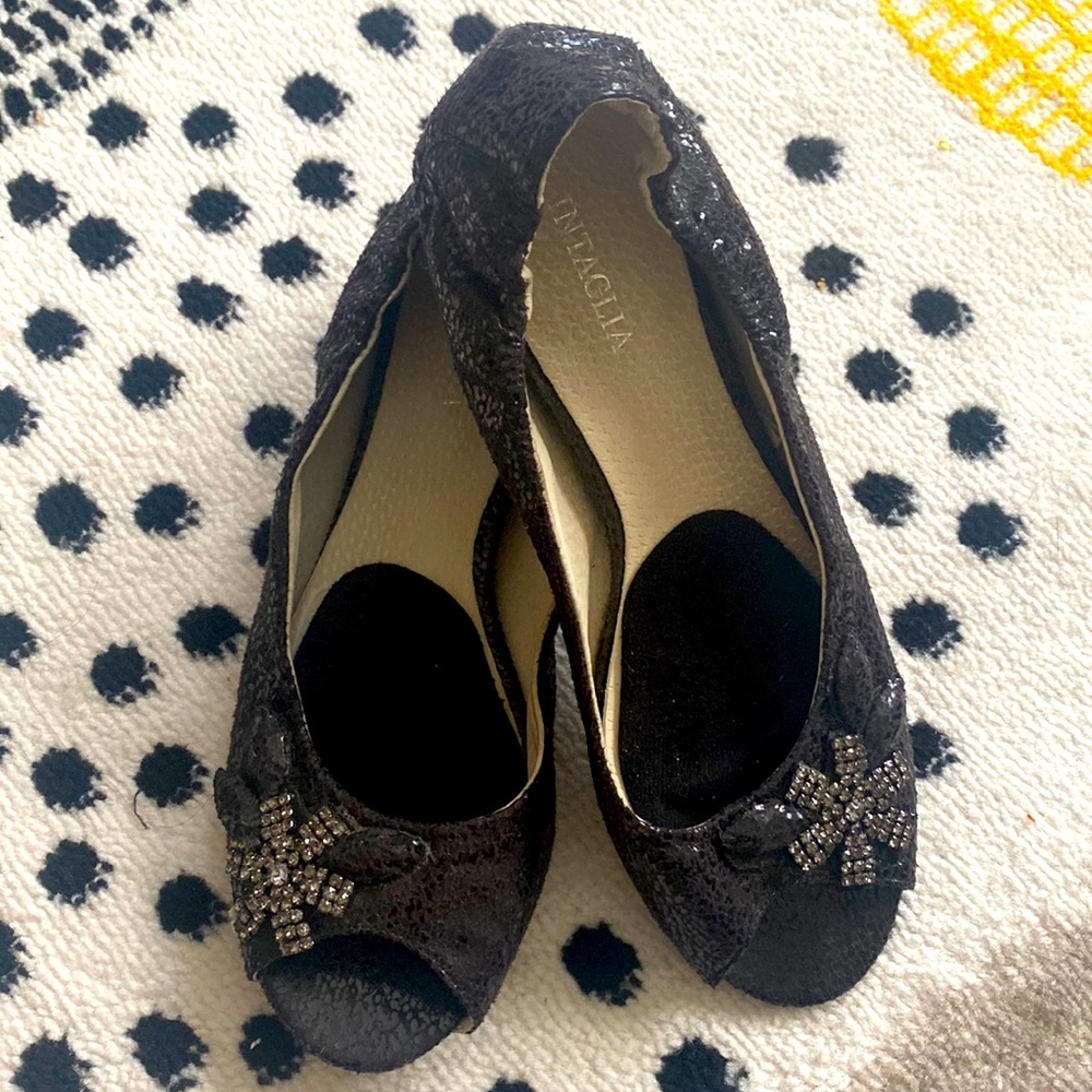Comfort flat shoes. Sz6.5M. Black.